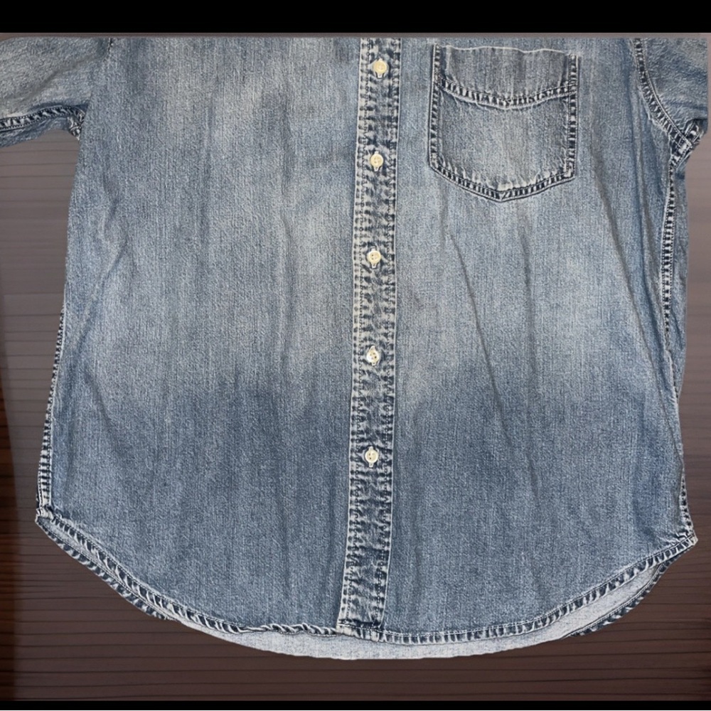 Vintage Gap Jean Distressed Blue Denim Bottom Down Chest Pockets Shirt Sz Medium - Picture 2 of 7